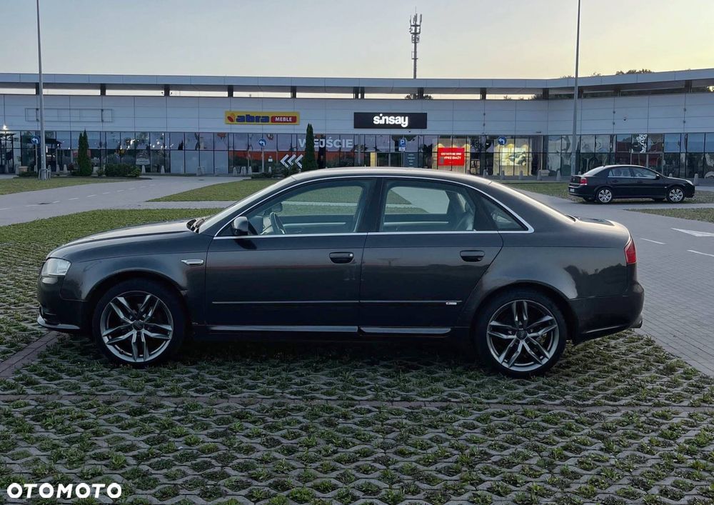 Audi A4 Limousine - 8