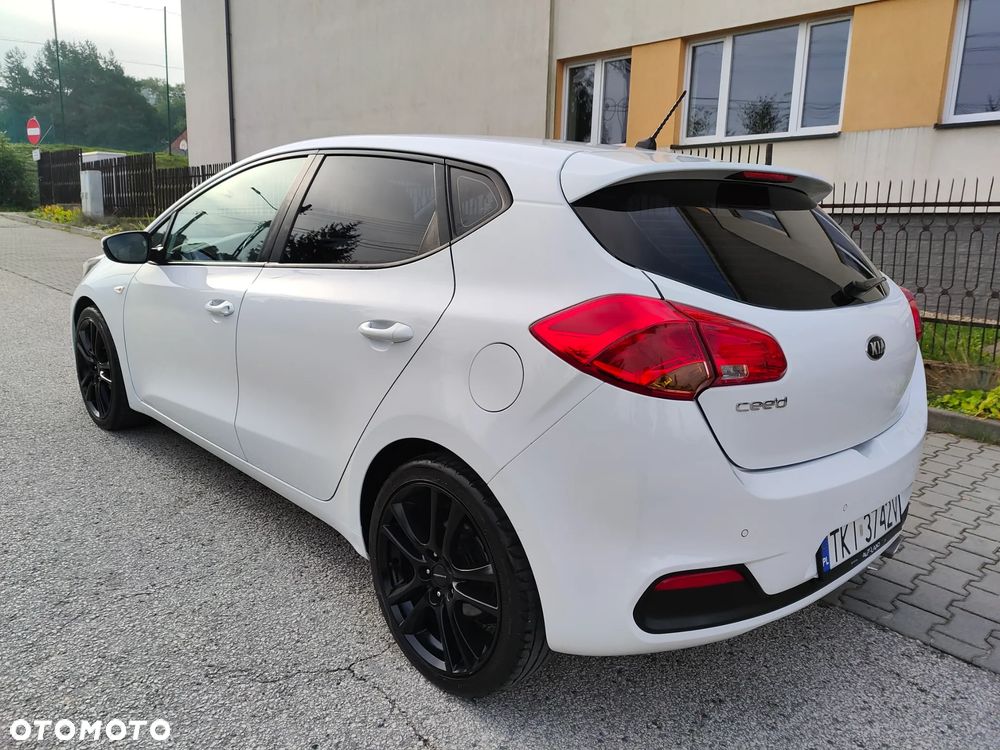 Kia Ceed - 11