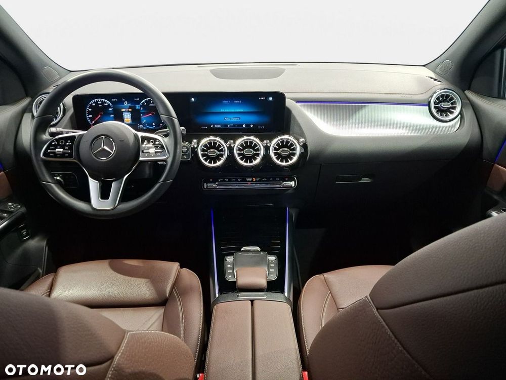 Mercedes-Benz GLA - 12