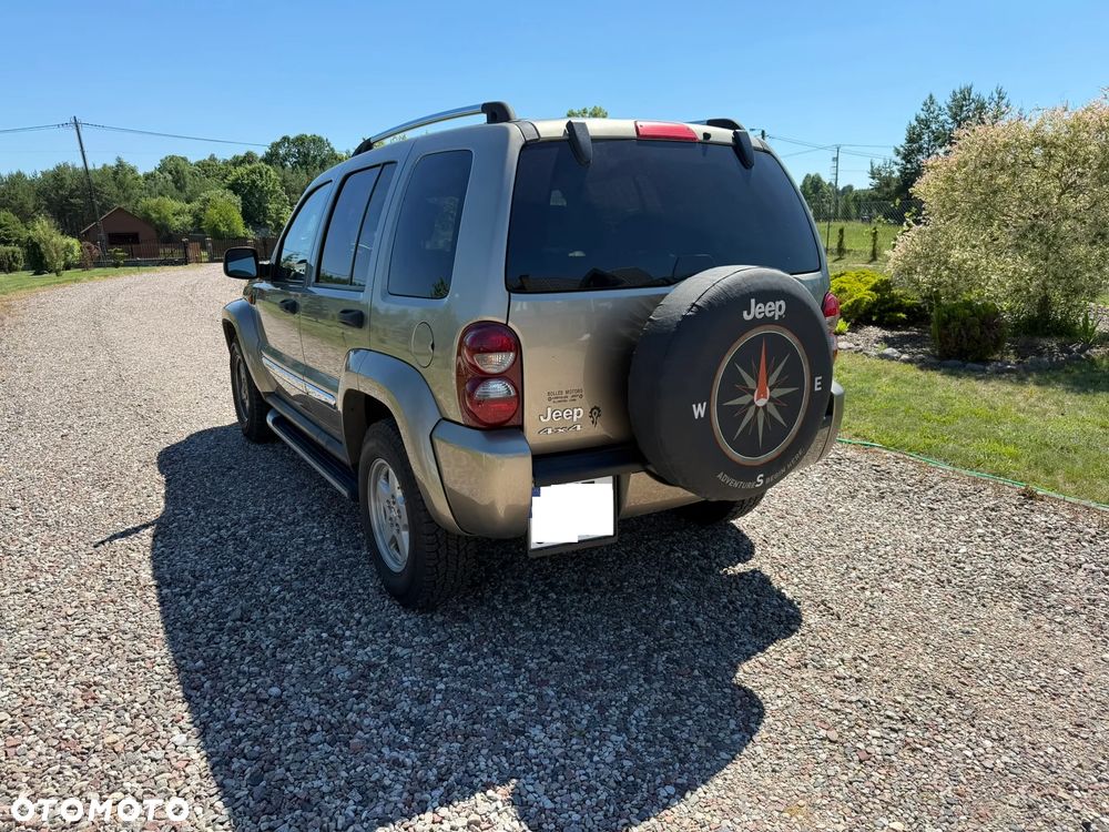 Jeep Liberty - 2
