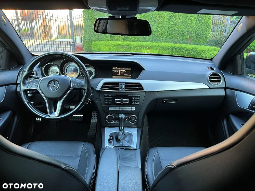 Mercedes-Benz Klasa C 180 Coupe BlueEFFICIENCY 7G-TRONIC - 23
