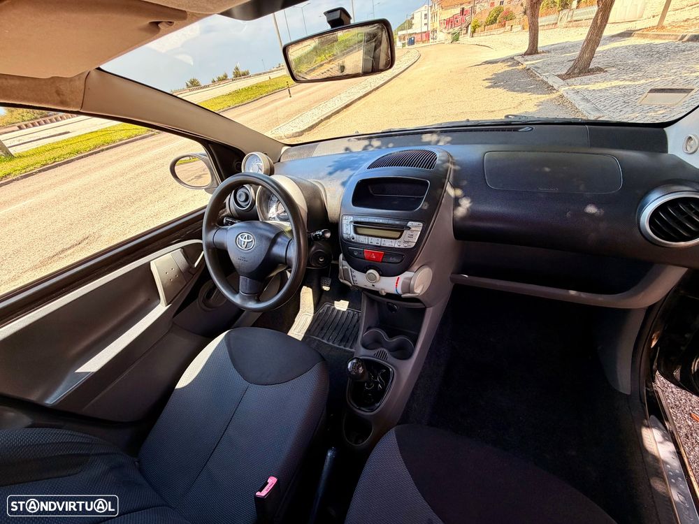 Toyota Aygo 1.0 + Sport Pack MMT - 8