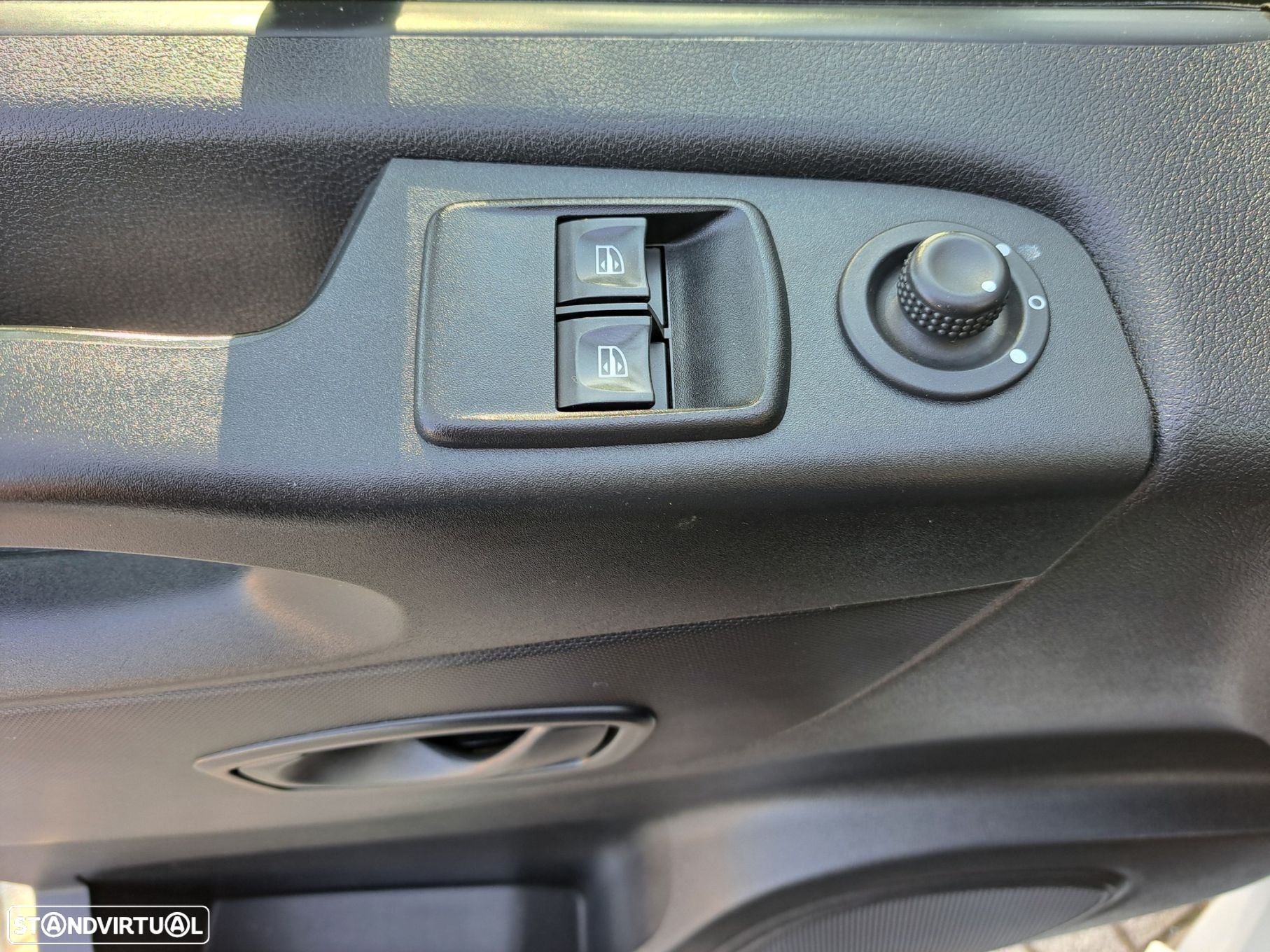 Renault Trafic 2.0 dCi L2H1 ISÓTERMICA FRIGORIFICA - 11