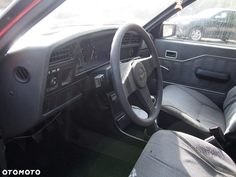 Opel Ascona 1.6 - 19