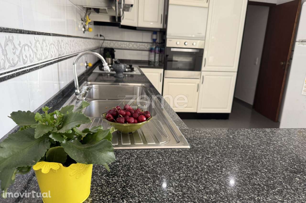 Moradia T3 com Logradouro e Varanda - São Domingos de Rana - Grande imagem: 2/31