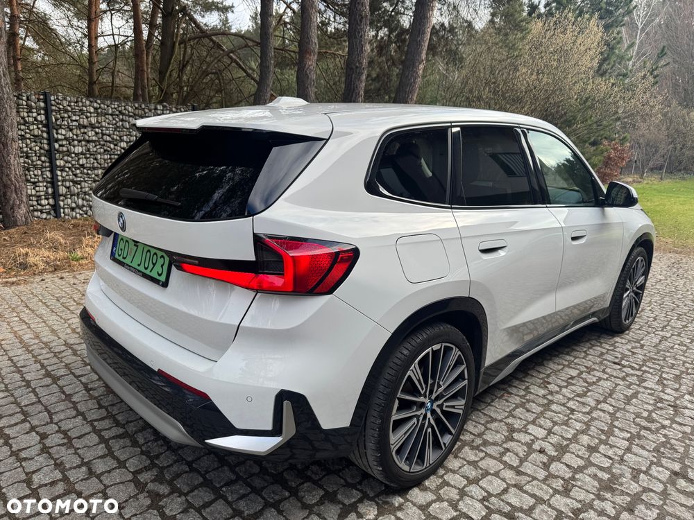 BMW iX1 xDrive30 66.5kWh xLine - 2