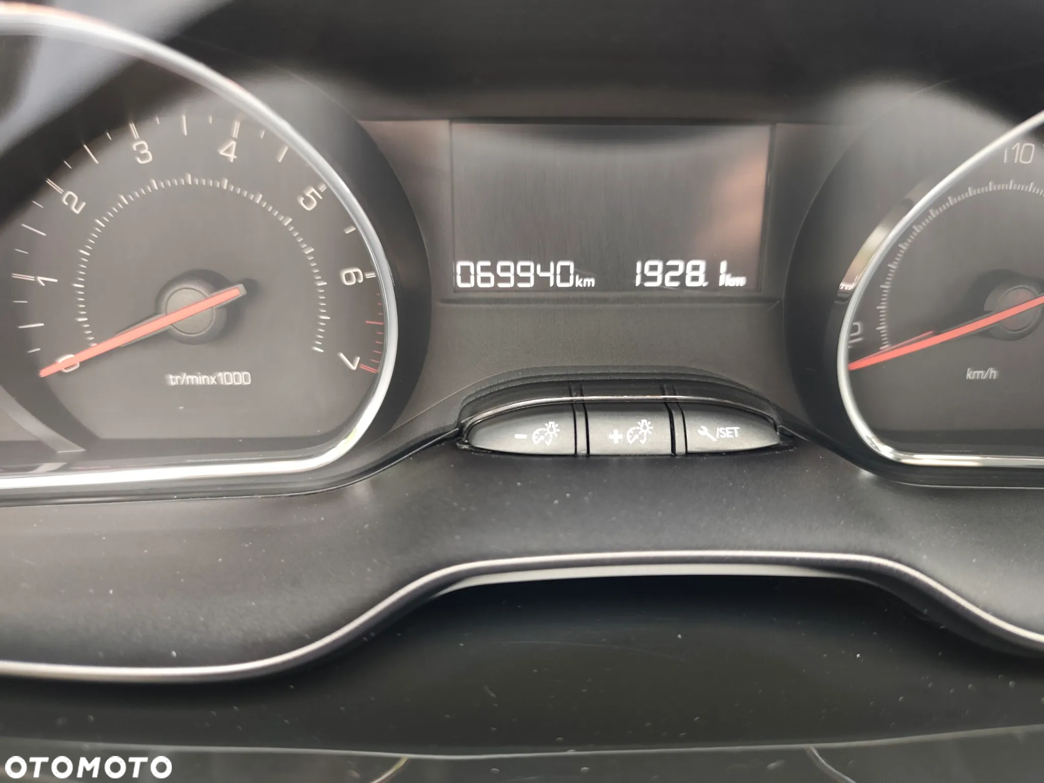 Peugeot 208 - 19