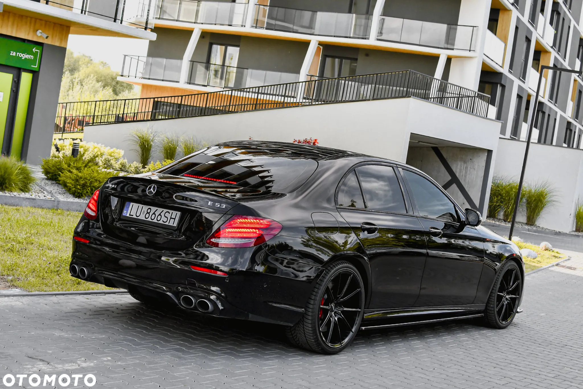 Mercedes-Benz Klasa E AMG 53 Coupe 4-Matic+ 9G-TRONIC - 3