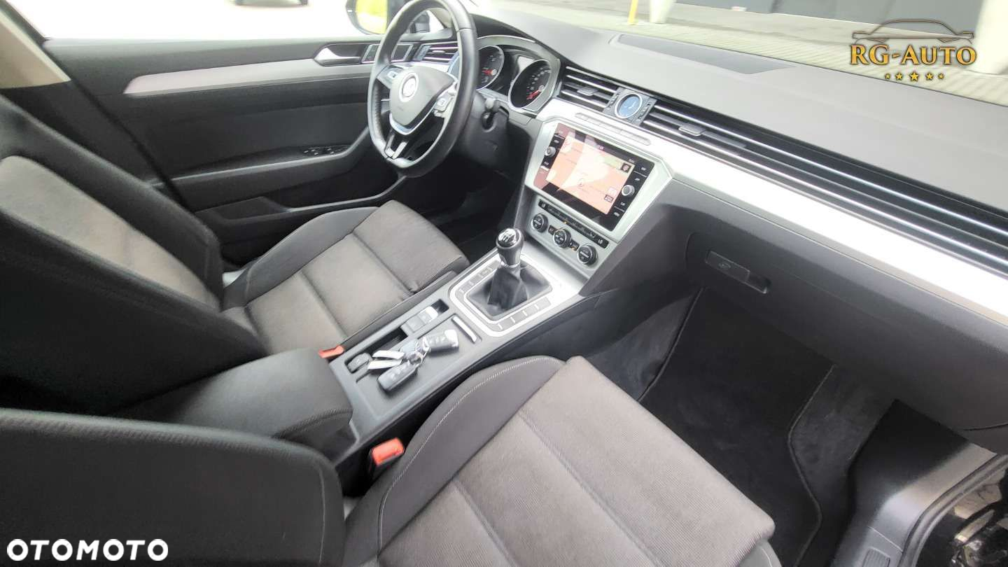 Volkswagen Passat - 24