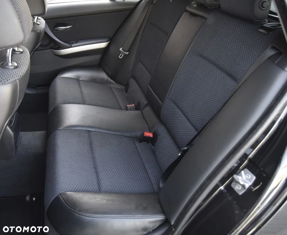 BMW Seria 3 320d xDrive DPF - 18