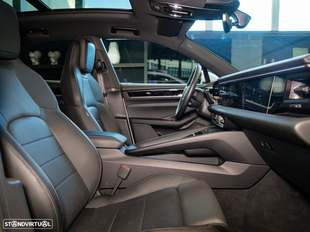 Porsche Macan Electric 4 - 32