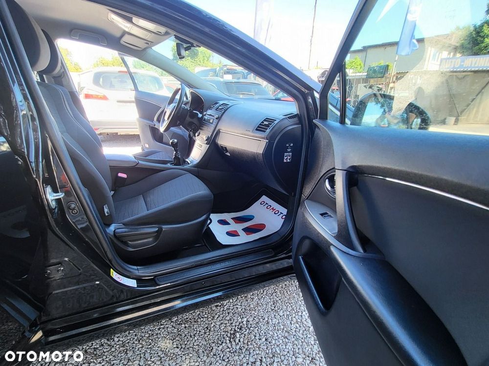 Toyota Avensis - 17