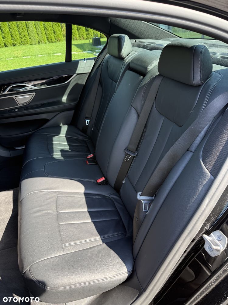 BMW Seria 7 730d xDrive mHEV sport - 28