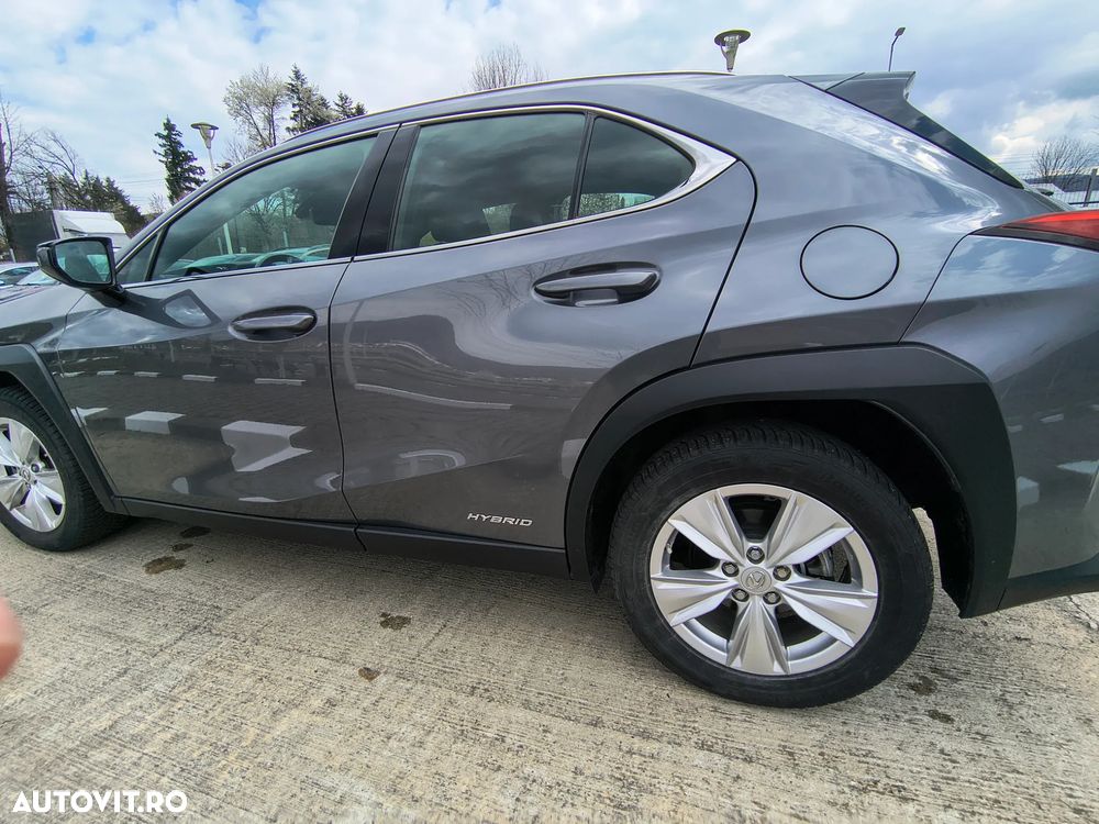 Lexus UX 250h Business Edition - 16