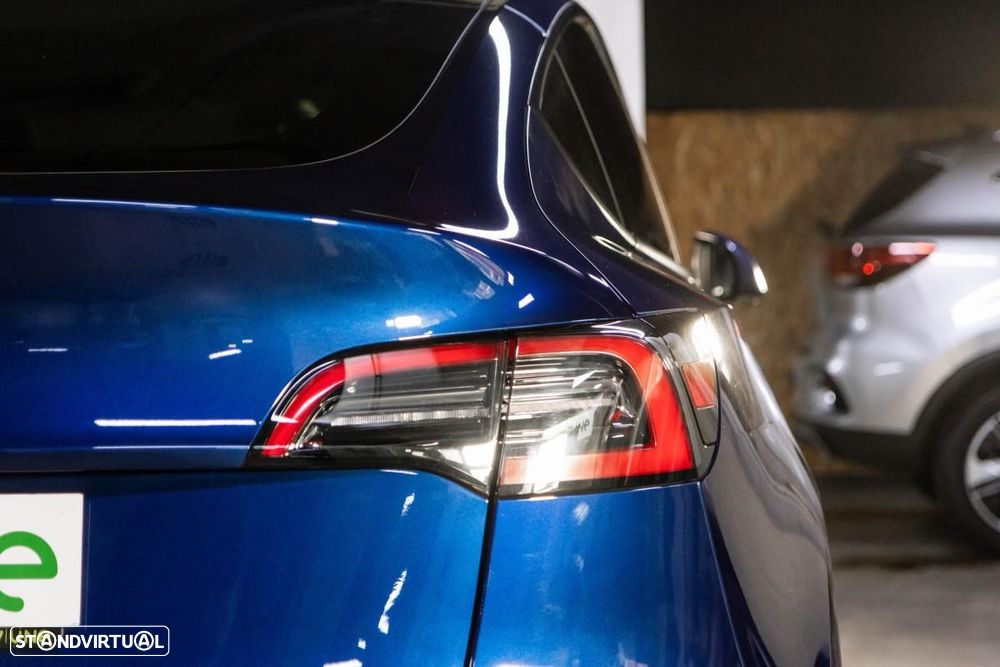 Tesla Model Y Long Range Dual Motor AWD - 13