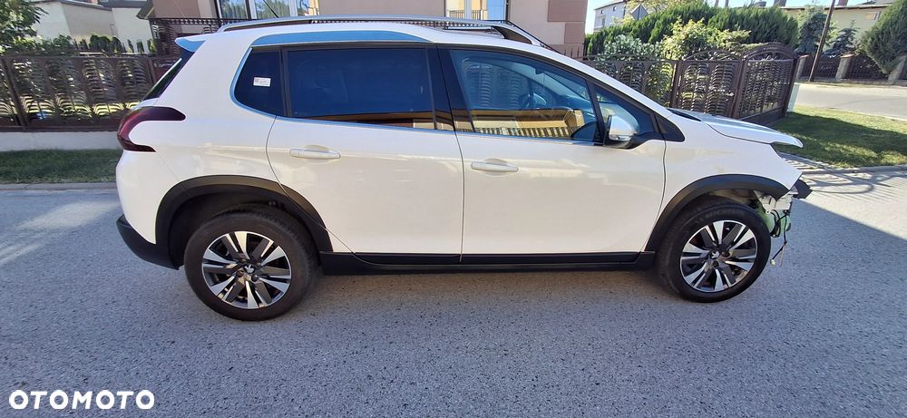 Peugeot 2008 PureTech 110 GPF EAT6 Black Edition - 4