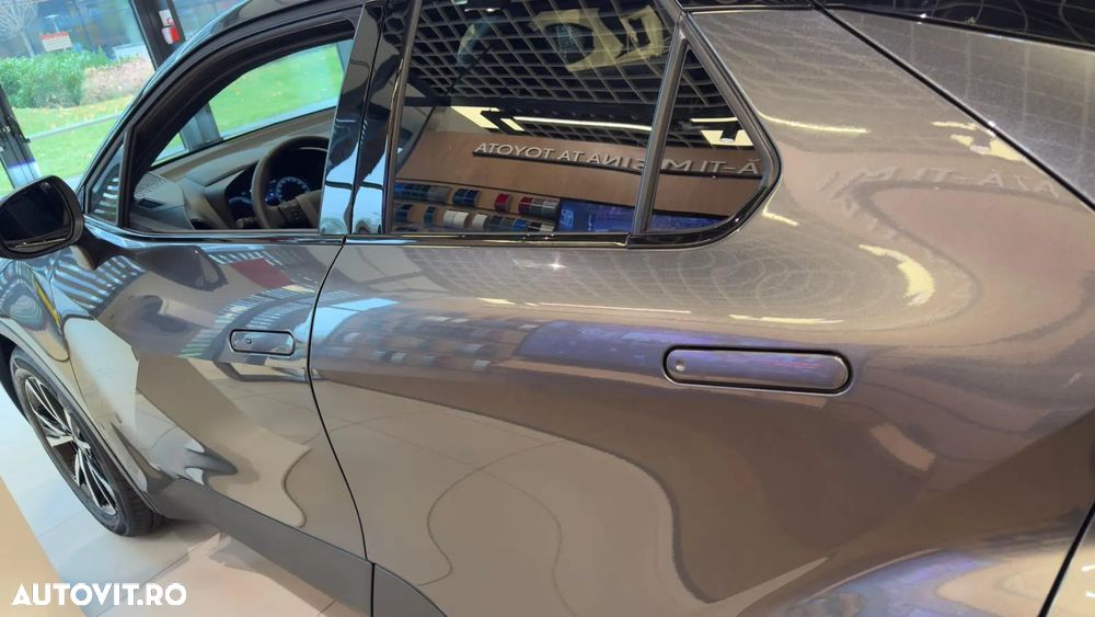 Toyota C-HR - 11