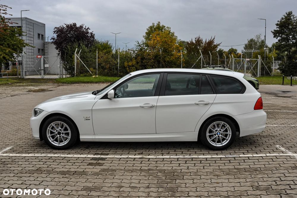 BMW Seria 3 320d xDrive - 2