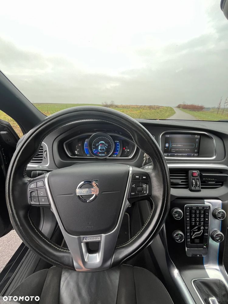 Volvo V40 D2 R-Design - 16
