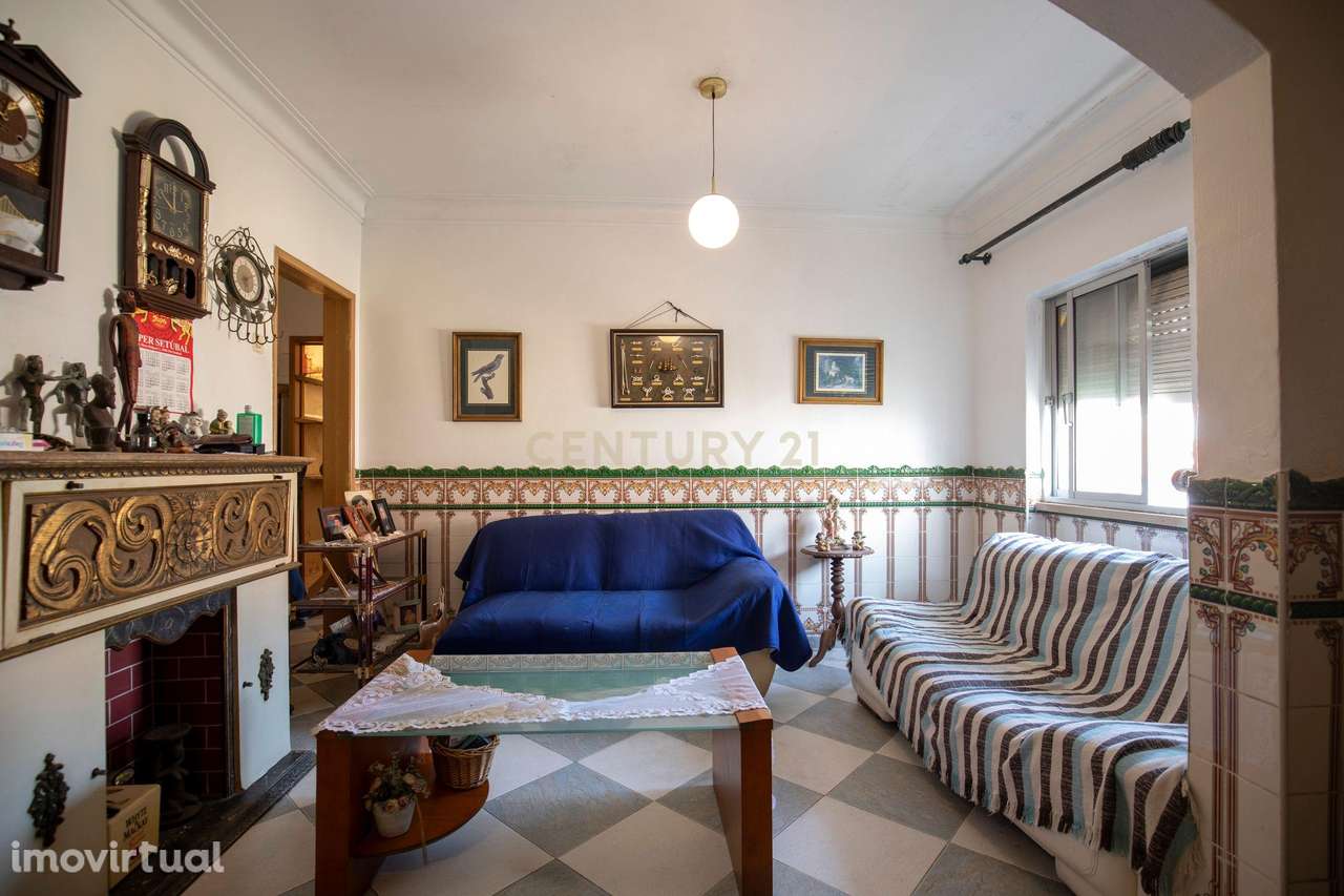 Moradia com charme histórico no Bairro da Palhavã, Setúbal - Grande imagem: 2/46