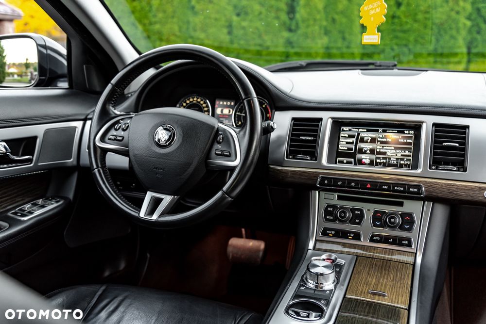 Jaguar XF 2.2 - 25