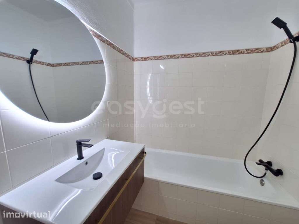 Apartamento T2 totalmente remodelado, a escassos metros do centro d... - Grande imagem: 3/14