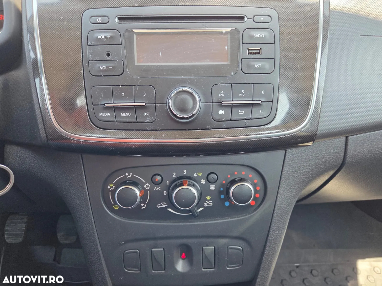 Dacia Logan 1.0 SCe Ambiance - 11