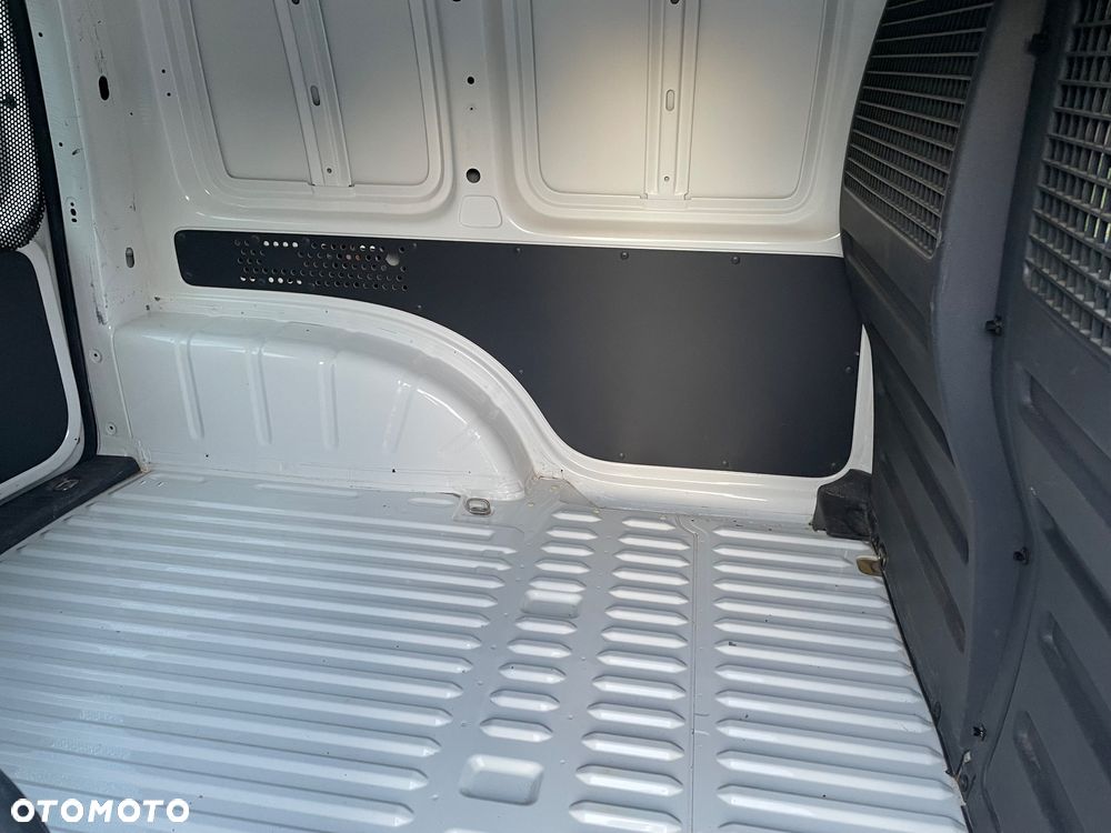 Volkswagen Caddy - 16