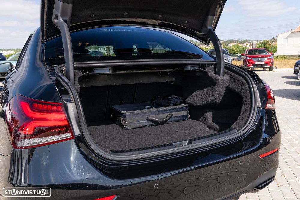 Mercedes-Benz A 250 Limousine e 8G-DCT AMG Line - 11