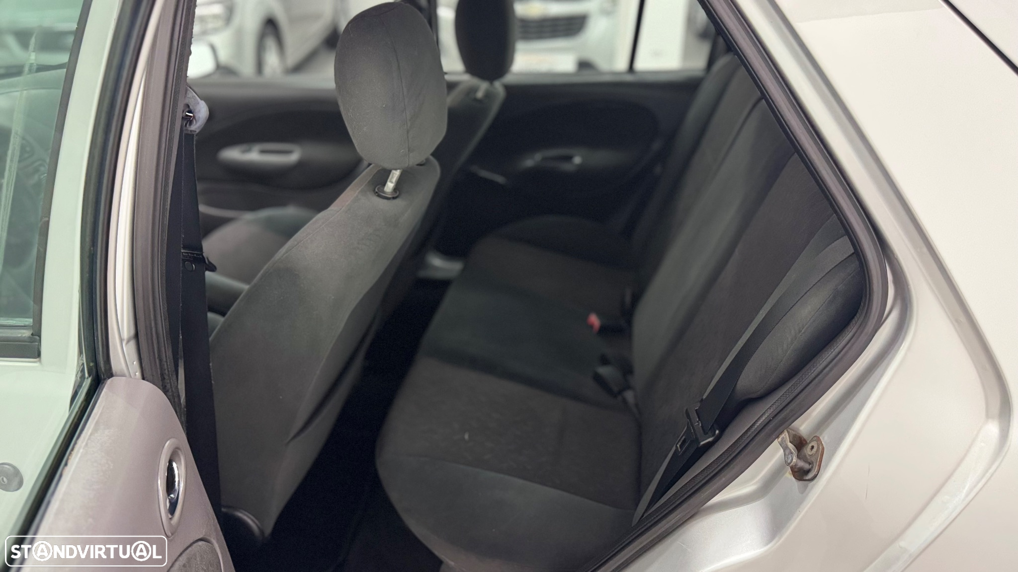 Ford Fiesta 1.25 Ghia - 11
