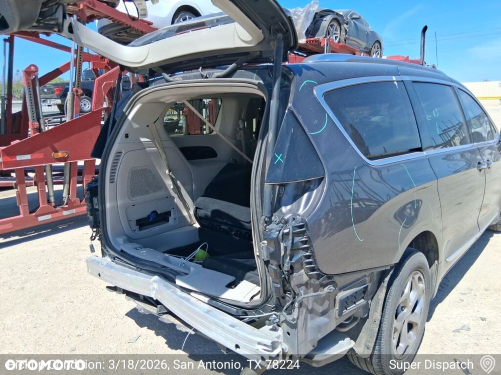 Chrysler Pacifica - 28