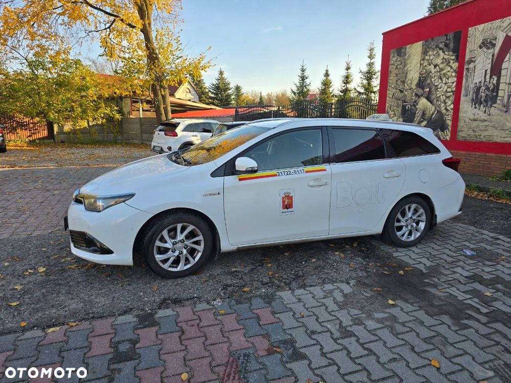 Toyota Auris Hybrid 135 Premium - 4