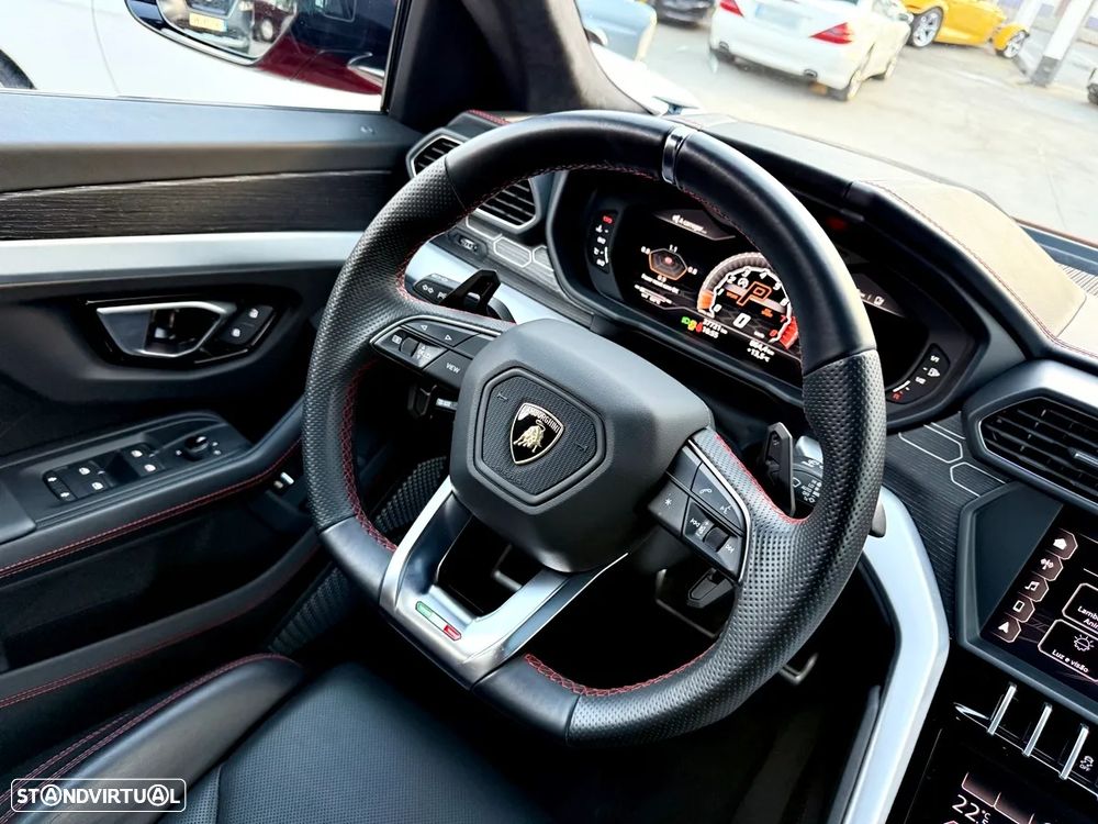 Lamborghini Urus 4.0 V8 - 12
