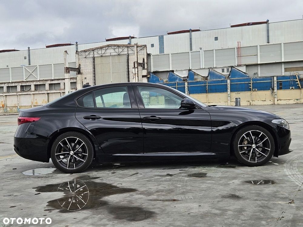 Alfa Romeo Giulia 2.0 Turbo - 9