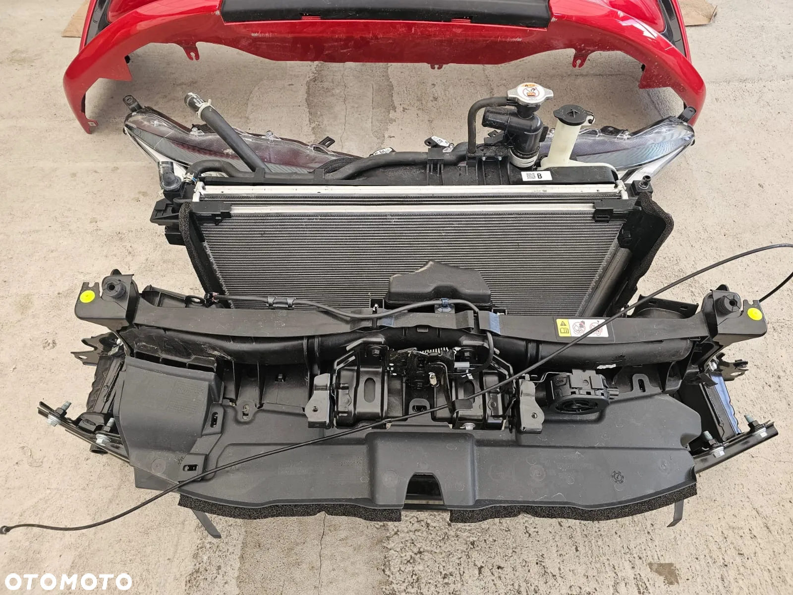 KOMPLETNY PRZÓD TOYOTA YARIS IV HYBRYDA - 2
