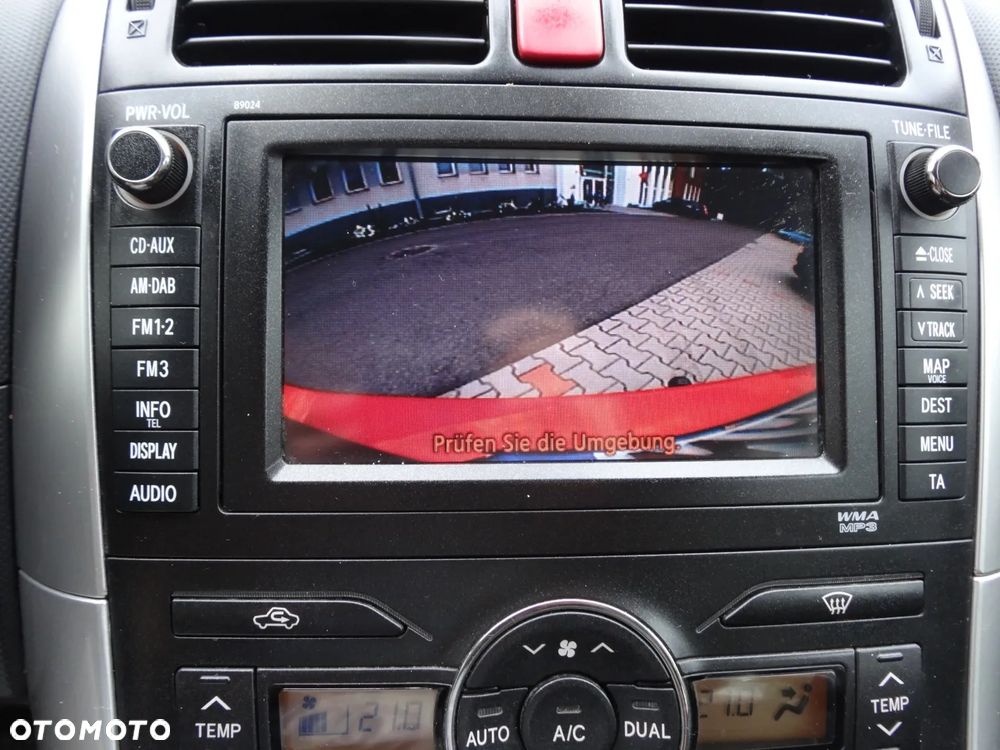 Toyota Auris 1.6 Premium MS - 28