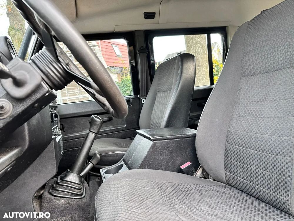 Land Rover Defender - 8