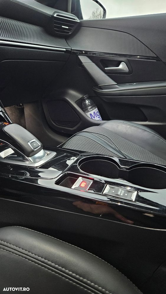 Peugeot 208 1.2 L PureTech STT EAT8 GT Line - 12