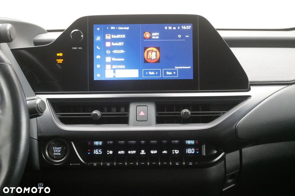Lexus UX - 10