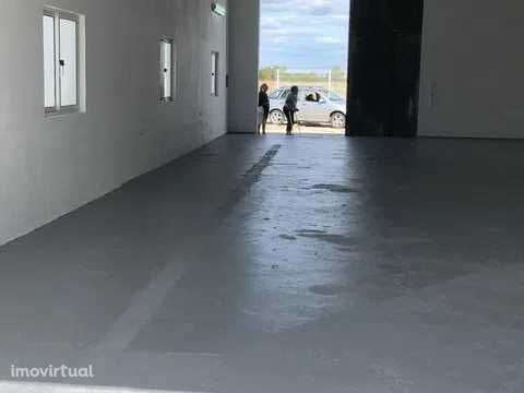 Area de 350 m2, com armazém de 200m2 e 150 de logradouro, Benavente - Grande imagem: 3/10