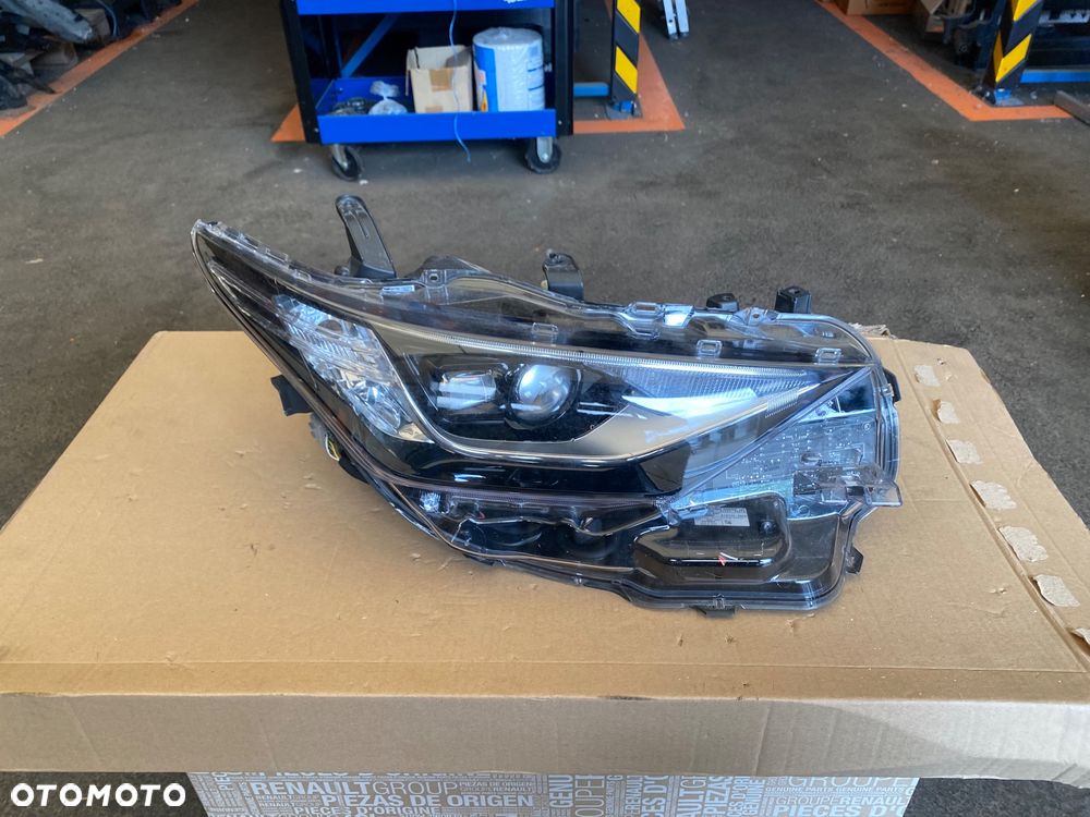 TOYOTA AURIS 2 II lift E18 FULL LED LAMPA PRZEDNIA PRAWA REFLEKTOR PRZEDNI PRAWY PRZÓD EUROPA 81110-02K60 - 1