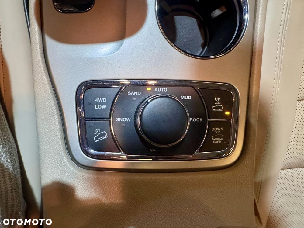 Jeep Grand Cherokee 5.7 V8 Overland Summit - 22