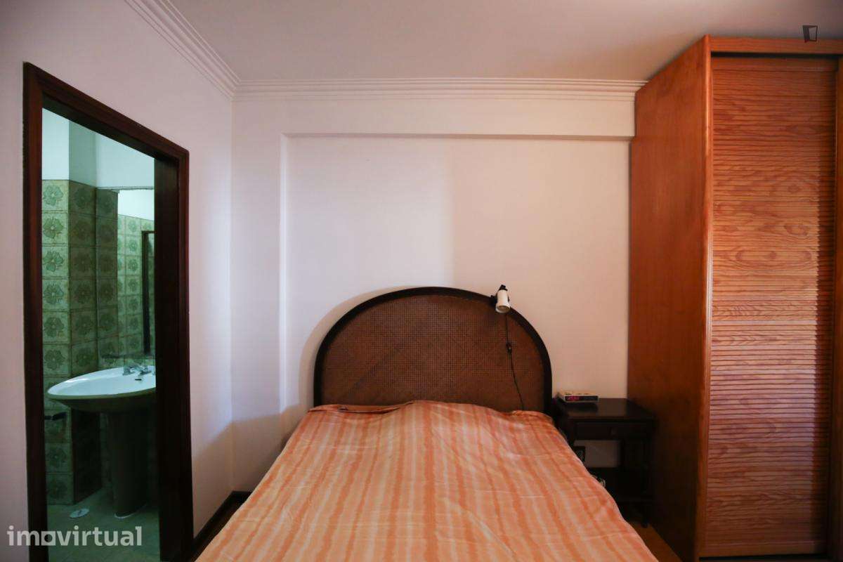 Quarto - localizado em Benfica Lisbon - Grande imagem: 3/17