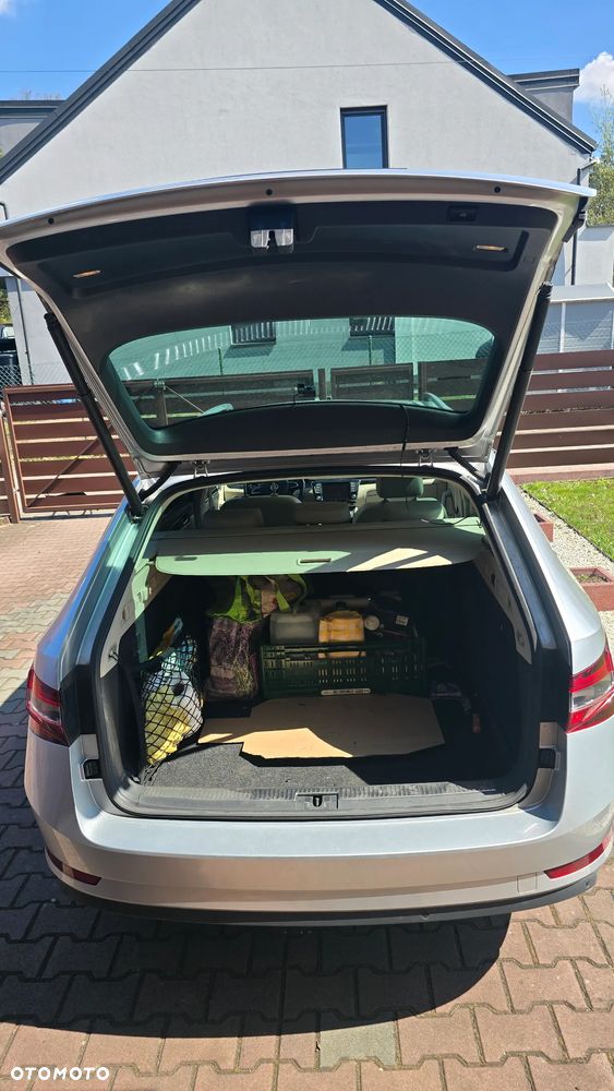 Skoda Superb 2.0 TDI L&K DSG - 11