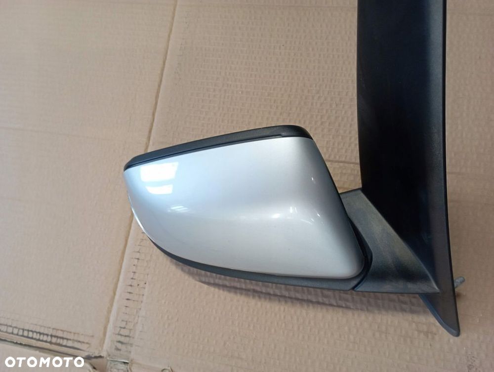 BMW F46 LUSTERKO PRAWE 6 PIN EUROPA - 2