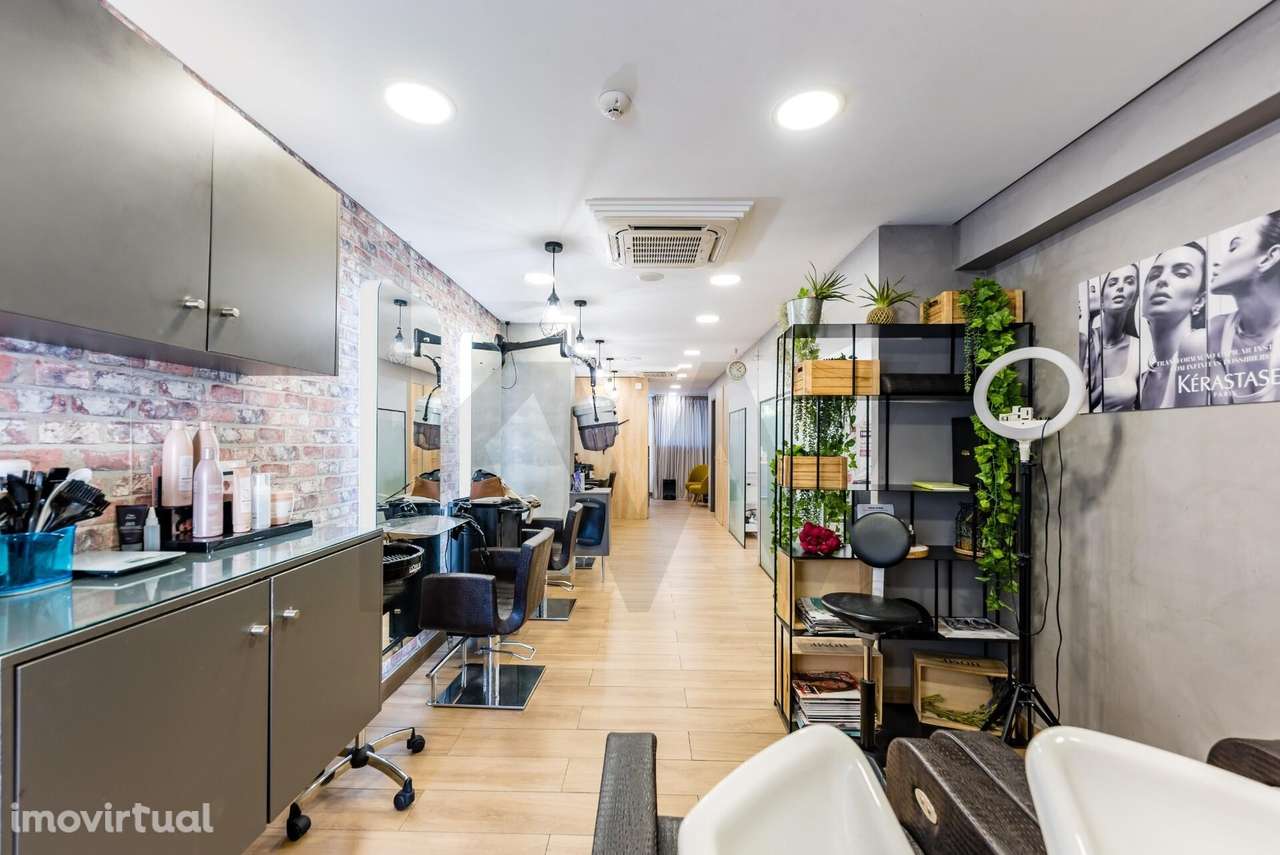 Loja com negócio de cabeleireiro no Estoril – 78 m2 - Totalmente equip - Grande imagem: 3/19