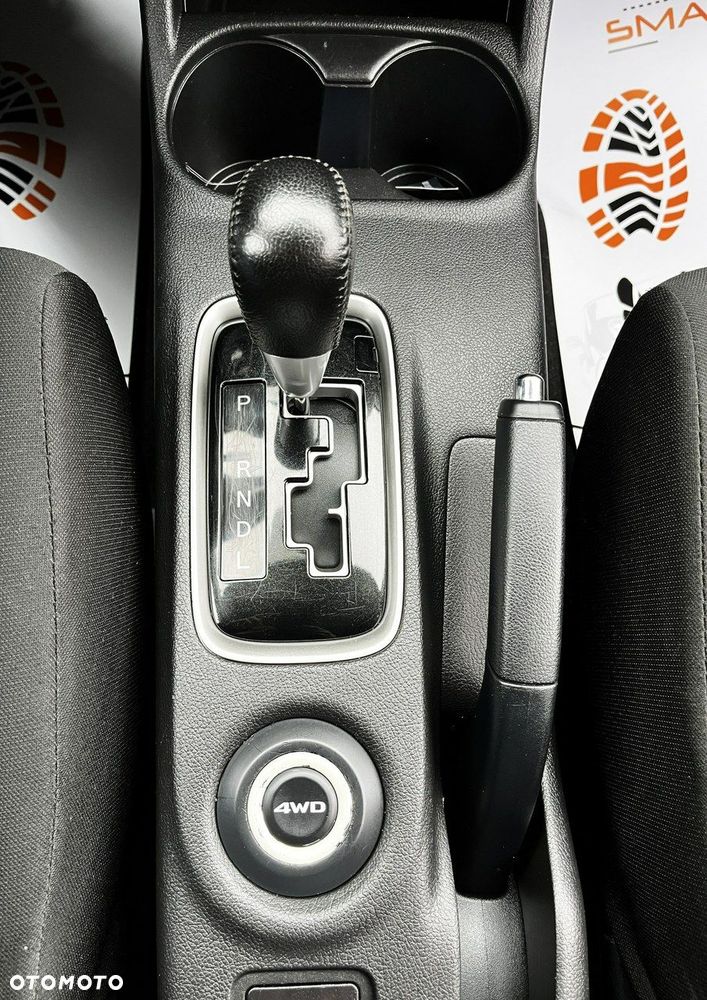 Mitsubishi Outlander 2.0 Instyle + 4WD CVT - 25