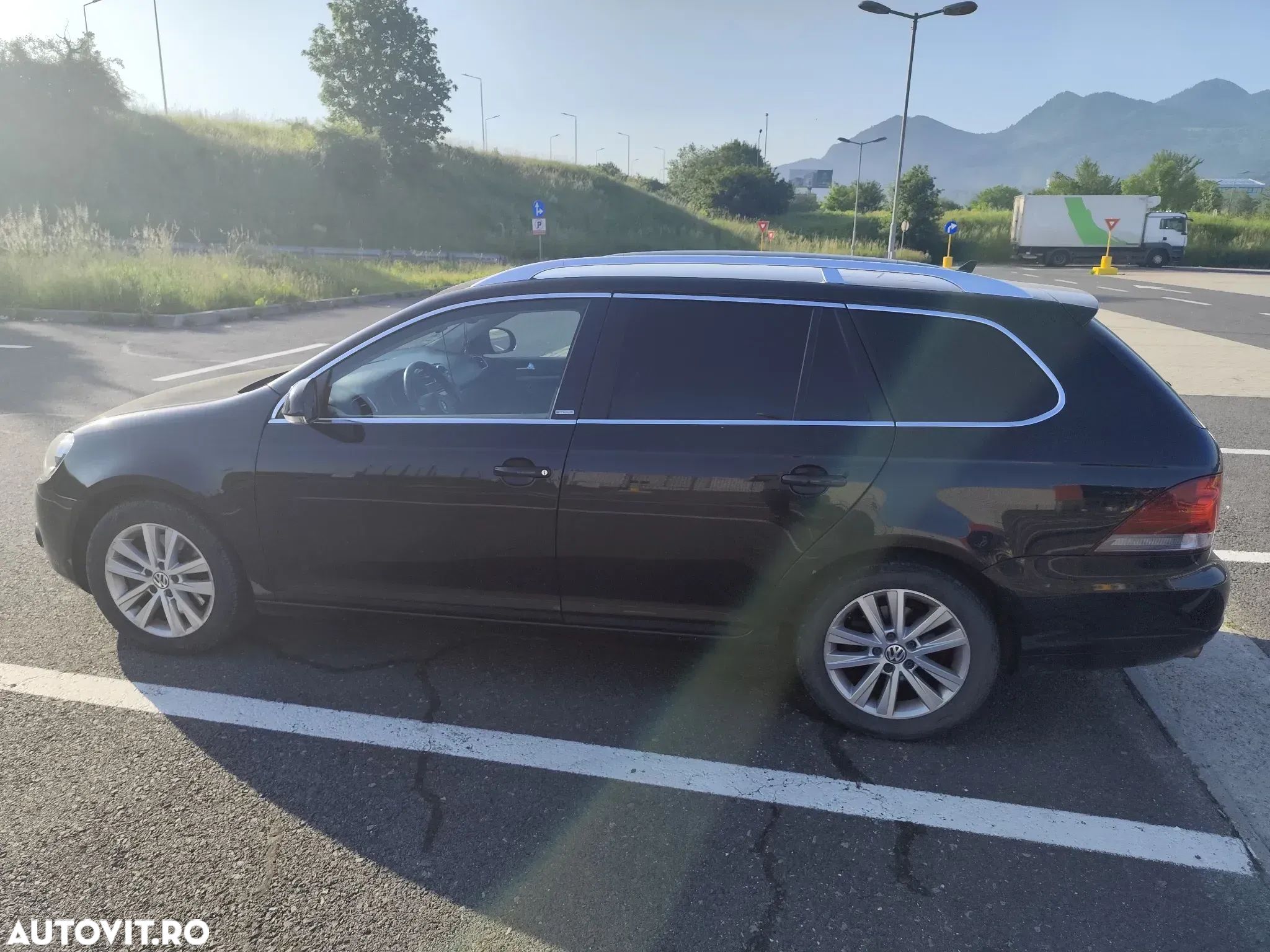 Volkswagen Golf 2.0 TDI DPF Style - 1