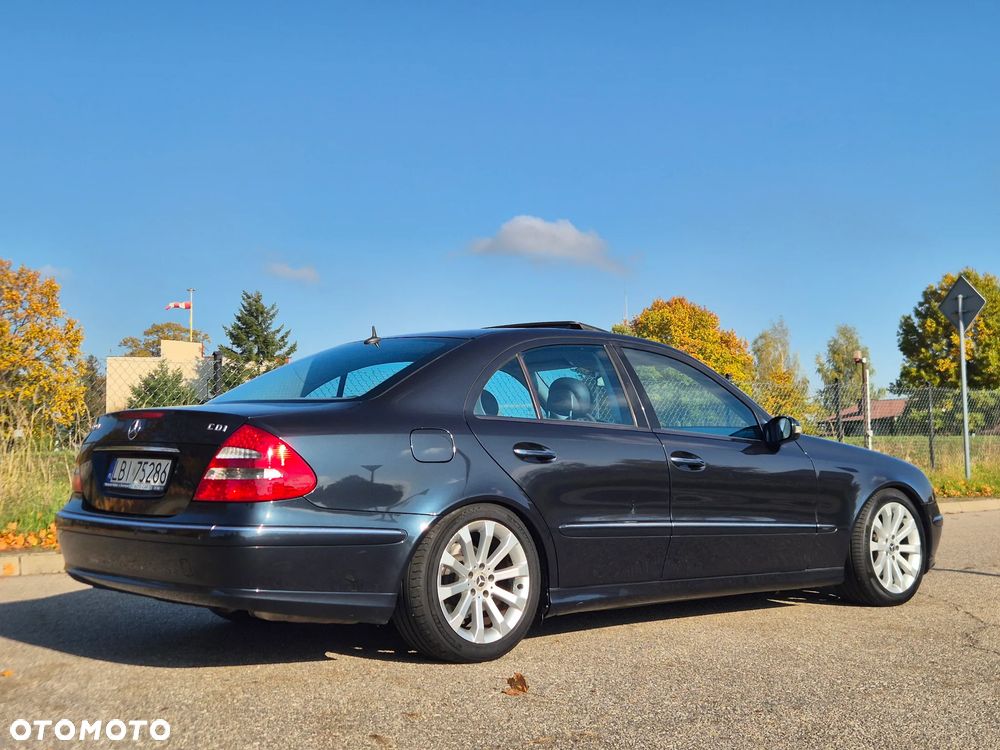 Mercedes-Benz E-Class 2004 photo 2