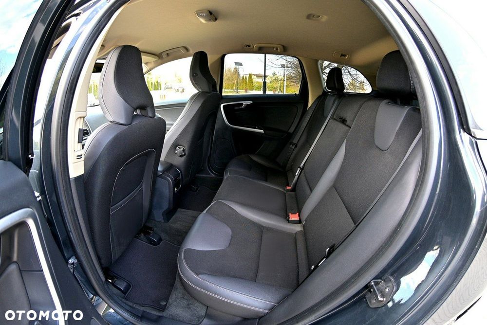 Volvo XC 60 D3 R-Design - 9